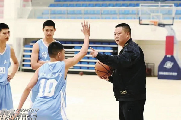 篮球杯冠军贡嘎是谁_贡嘎杯第二届篮球冠军_2021贡嘎杯赛程